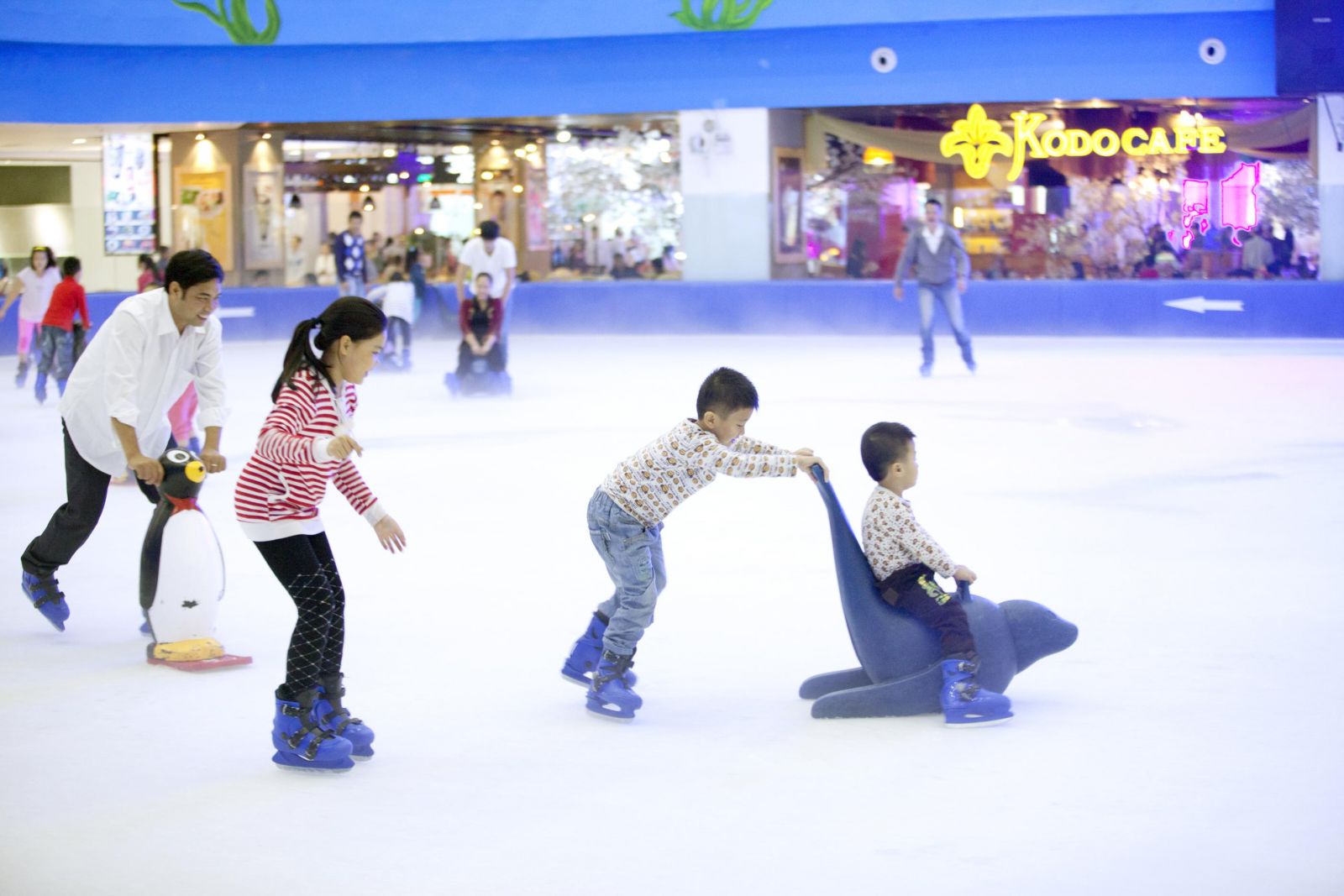 Trượt băng giữa mùa xuân tại Sài Gòn
