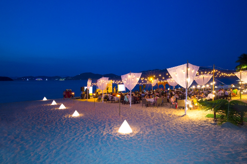 Đám cưới lãng mạn trên bãi biển Nha Trang