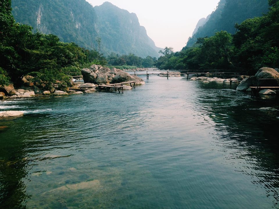 Suối Moọc xanh mát ở Quảng Bình