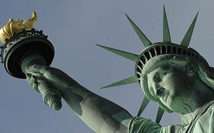 Tại sao tượng Nữ thần tự do ở New York lại có màu xanh