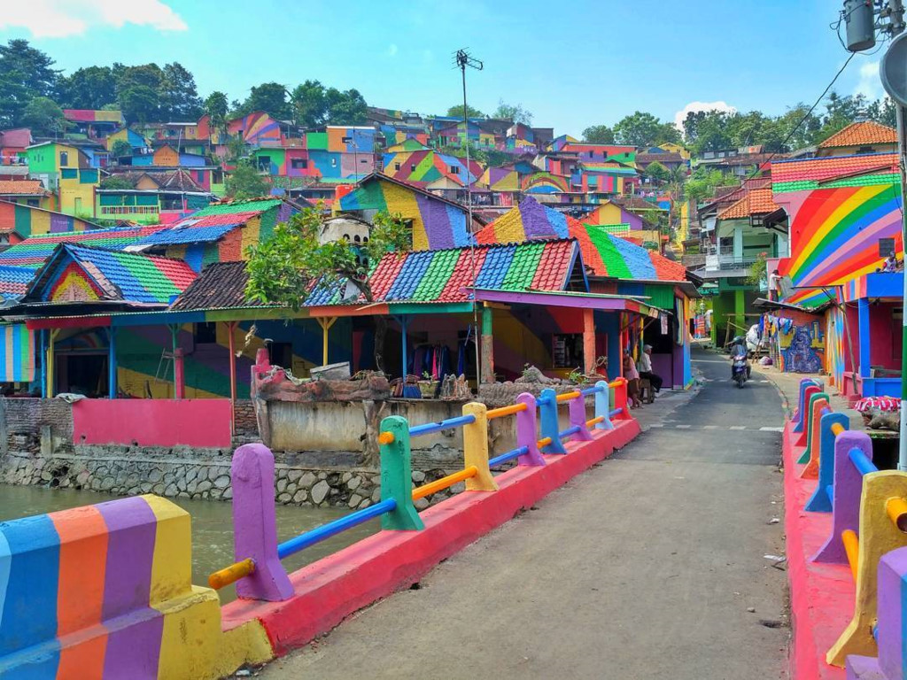 Kampung Pelangi, Indonesia, thị trấn sắc màu