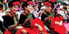 Lễ hội…sờ ngực không đụng hàng ở Trung Quốc