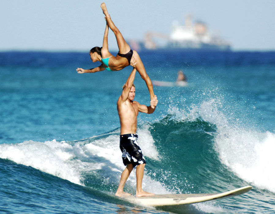 Bộ hình lướt sóng nghệ thuật cực ấn tượng của cặp đôi Hawaii