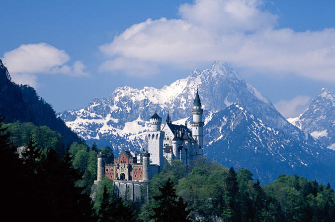 Mê mẩn vẻ đẹp cổ kính của thị trấn Garmisch-Partenkirchen ở Đức